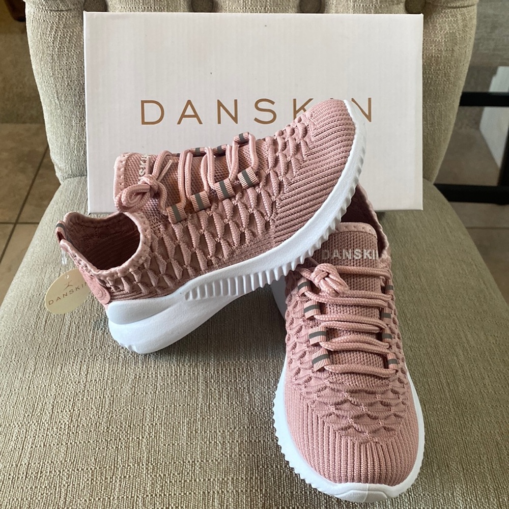 Danskin NWT Girls Sz 3 Ultra Light Memory Foam Comfort Lace/Pullup Pink Sneakers